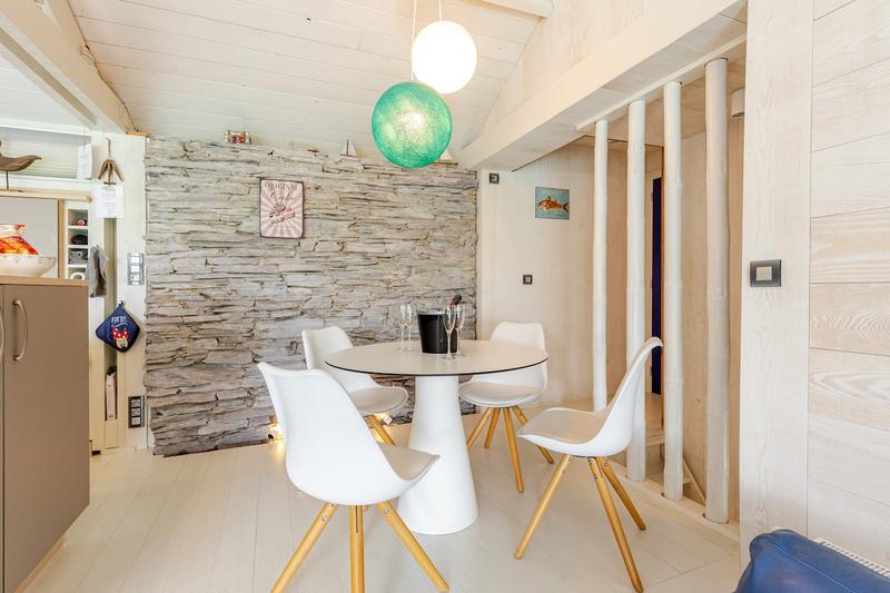 Espace repas lumineux