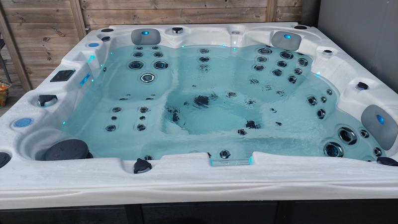 Jacuzzi Fox Spas éclairé